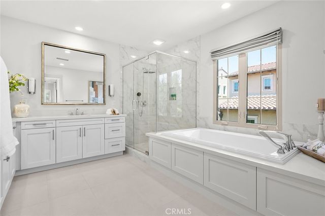 63 Lugano, Irvine, CA 92602