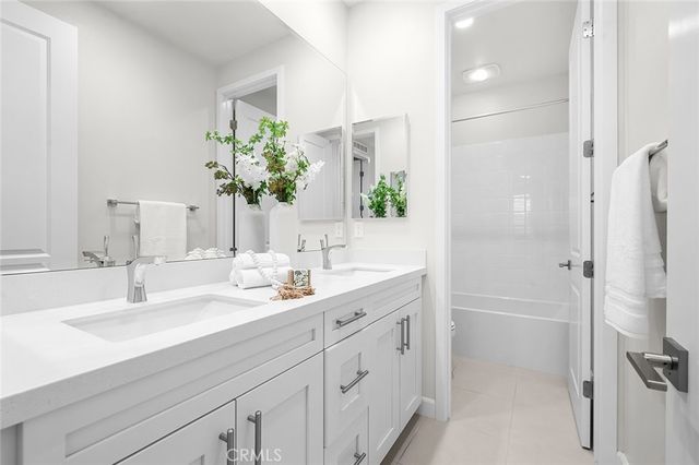 63 Lugano, Irvine, CA 92602