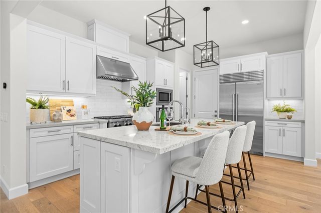 63 Lugano, Irvine, CA 92602