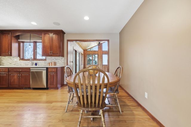 15720 7th Avenue N, Plymouth, MN 55447