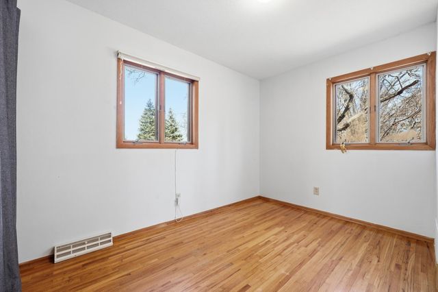 15720 7th Avenue N, Plymouth, MN 55447