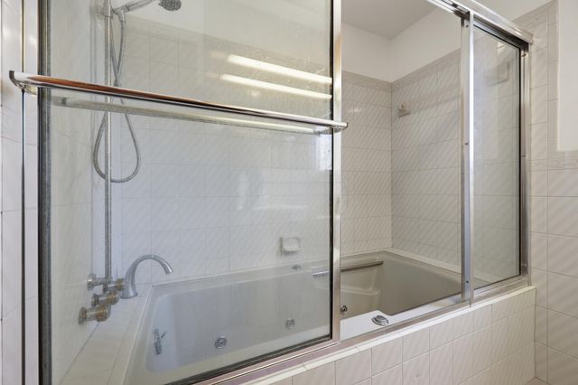 15720 7th Avenue N, Plymouth, MN 55447