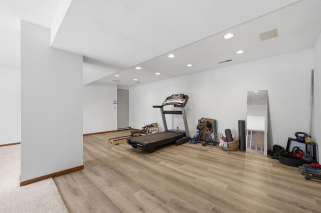 15720 7th Avenue N, Plymouth, MN 55447