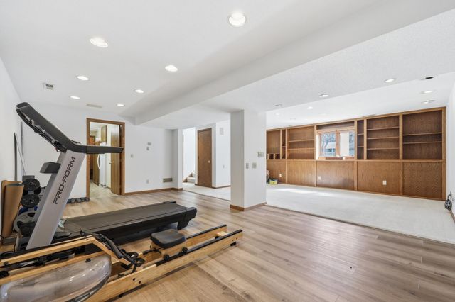 15720 7th Avenue N, Plymouth, MN 55447