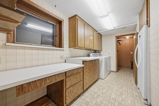 15720 7th Avenue N, Plymouth, MN 55447