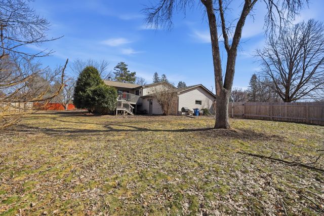 15720 7th Avenue N, Plymouth, MN 55447