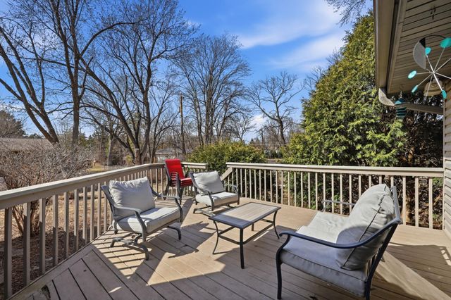 15720 7th Avenue N, Plymouth, MN 55447