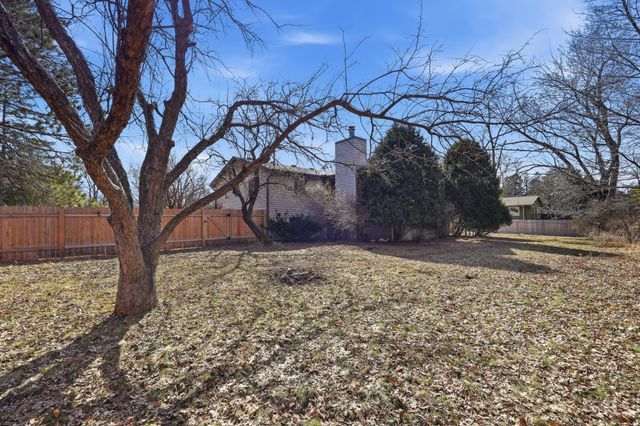 15720 7th Avenue N, Plymouth, MN 55447