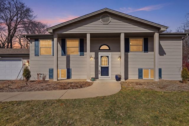 15720 7th Avenue N, Plymouth, MN 55447