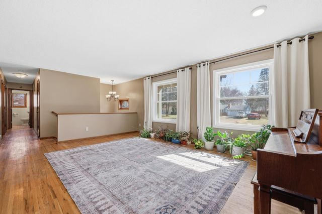 15720 7th Avenue N, Plymouth, MN 55447