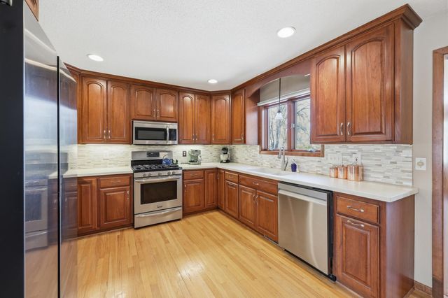 15720 7th Avenue N, Plymouth, MN 55447