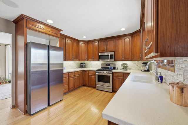 15720 7th Avenue N, Plymouth, MN 55447