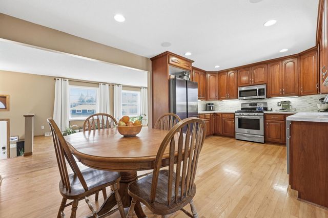 15720 7th Avenue N, Plymouth, MN 55447