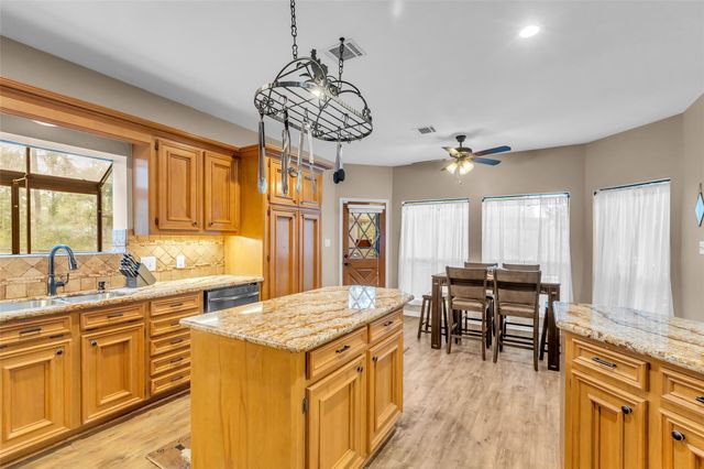 28414 Dobbin Huffsmith Road, Magnolia, TX 77354