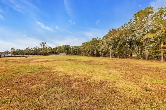28414 Dobbin Huffsmith Road, Magnolia, TX 77354