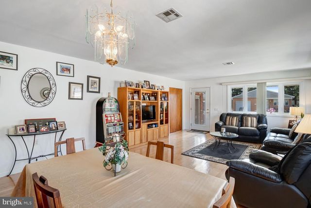 6 SPEIGHSTOWN PL, Toms River, NJ 08757