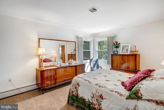 6 SPEIGHSTOWN PL, Toms River, NJ 08757