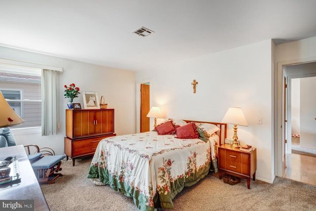 6 SPEIGHSTOWN PL, Toms River, NJ 08757