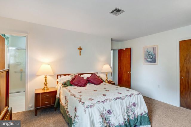 6 SPEIGHSTOWN PL, Toms River, NJ 08757