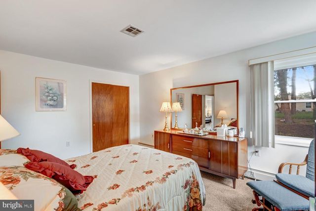 6 SPEIGHSTOWN PL, Toms River, NJ 08757