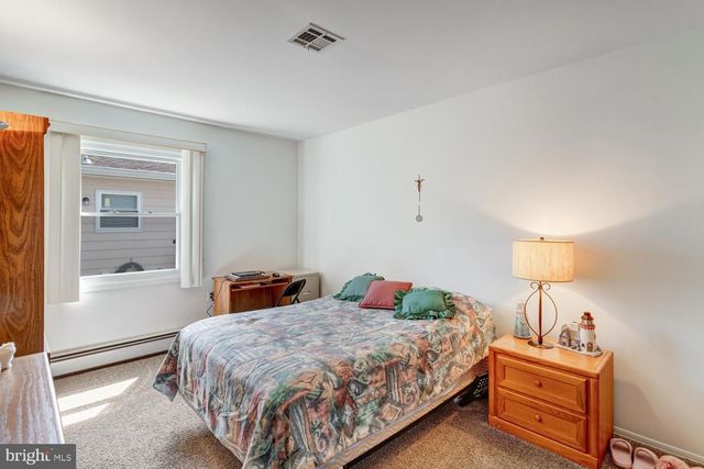 6 SPEIGHSTOWN PL, Toms River, NJ 08757