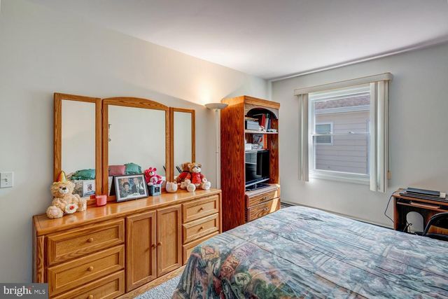 6 SPEIGHSTOWN PL, Toms River, NJ 08757