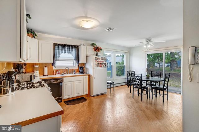 6 SPEIGHSTOWN PL, Toms River, NJ 08757