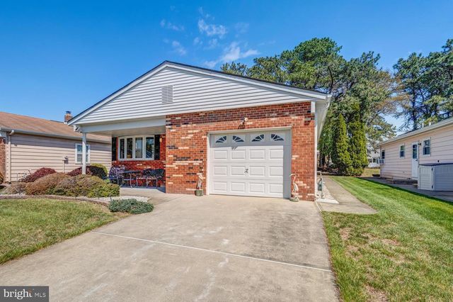 6 SPEIGHSTOWN PL, Toms River, NJ 08757