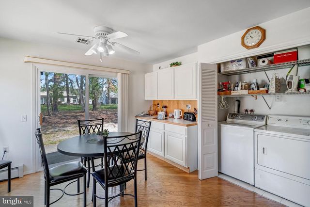 6 SPEIGHSTOWN PL, Toms River, NJ 08757