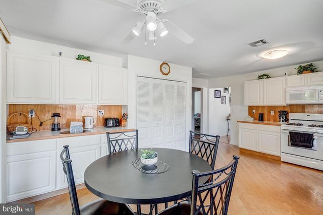 6 SPEIGHSTOWN PL, Toms River, NJ 08757