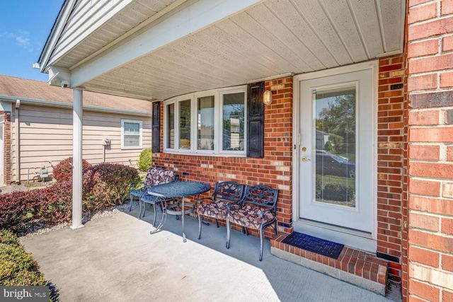 6 SPEIGHSTOWN PL, Toms River, NJ 08757