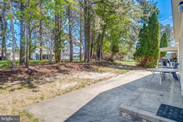 6 SPEIGHSTOWN PL, Toms River, NJ 08757