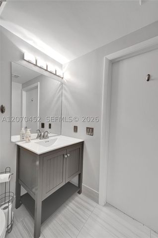 2475 Brickell Ave 804, Miami, FL 33129