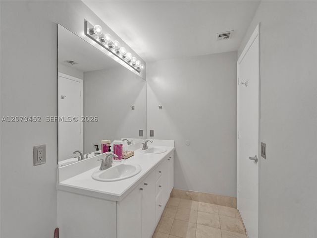 2475 Brickell Ave 804, Miami, FL 33129