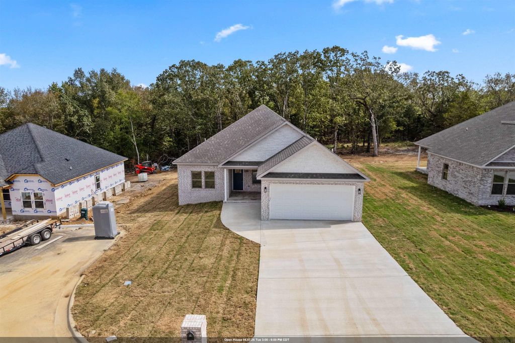 514 Madeleine, Austin, AR 72007