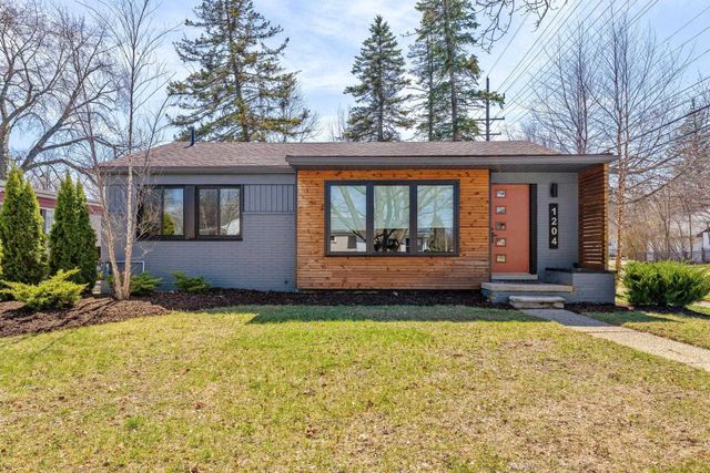 1204 Woodlawn Avenue, Royal Oak, MI 48073
