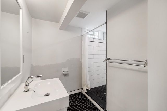 1204 Woodlawn Avenue, Royal Oak, MI 48073