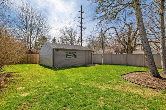 1204 Woodlawn Avenue, Royal Oak, MI 48073