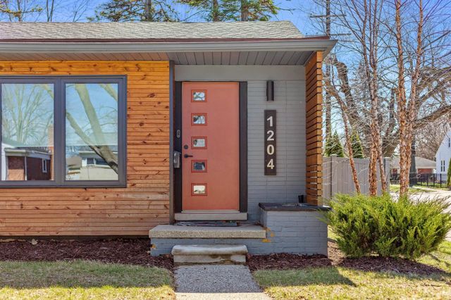 1204 Woodlawn Avenue, Royal Oak, MI 48073