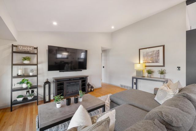 1204 Woodlawn Avenue, Royal Oak, MI 48073