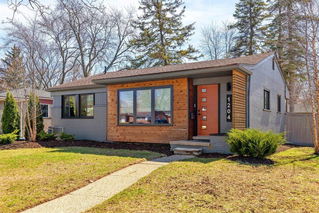 1204 Woodlawn Avenue, Royal Oak, MI 48073