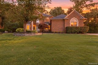 559 Trillium Drive, Troy, MI 48085