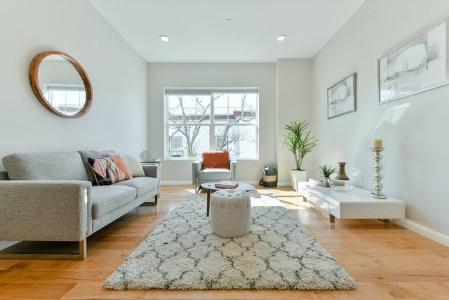 87 Parker St 402, Chelsea, MA 02150