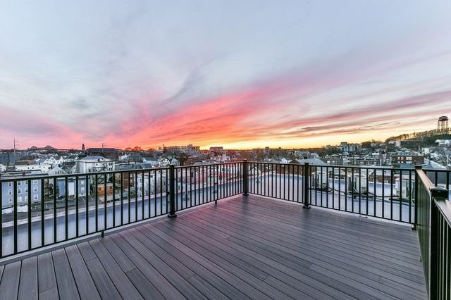 87 Parker St 402, Chelsea, MA 02150