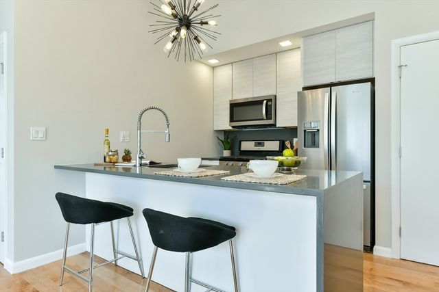 87 Parker St 402, Chelsea, MA 02150