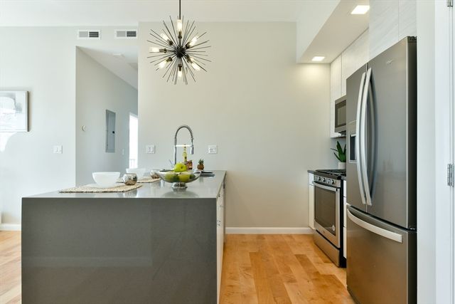 87 Parker St 402, Chelsea, MA 02150