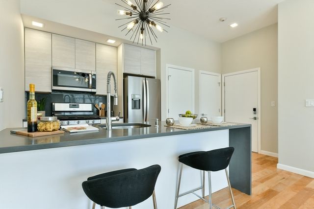 87 Parker St 402, Chelsea, MA 02150