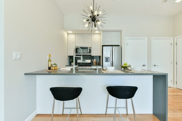 87 Parker St 402, Chelsea, MA 02150