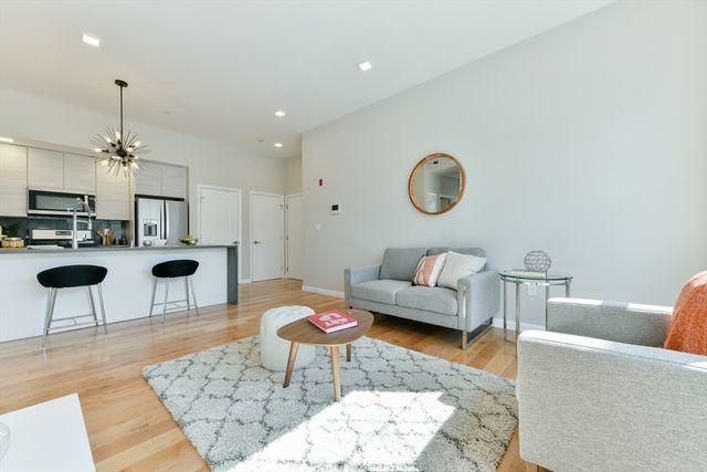 87 Parker St 402, Chelsea, MA 02150