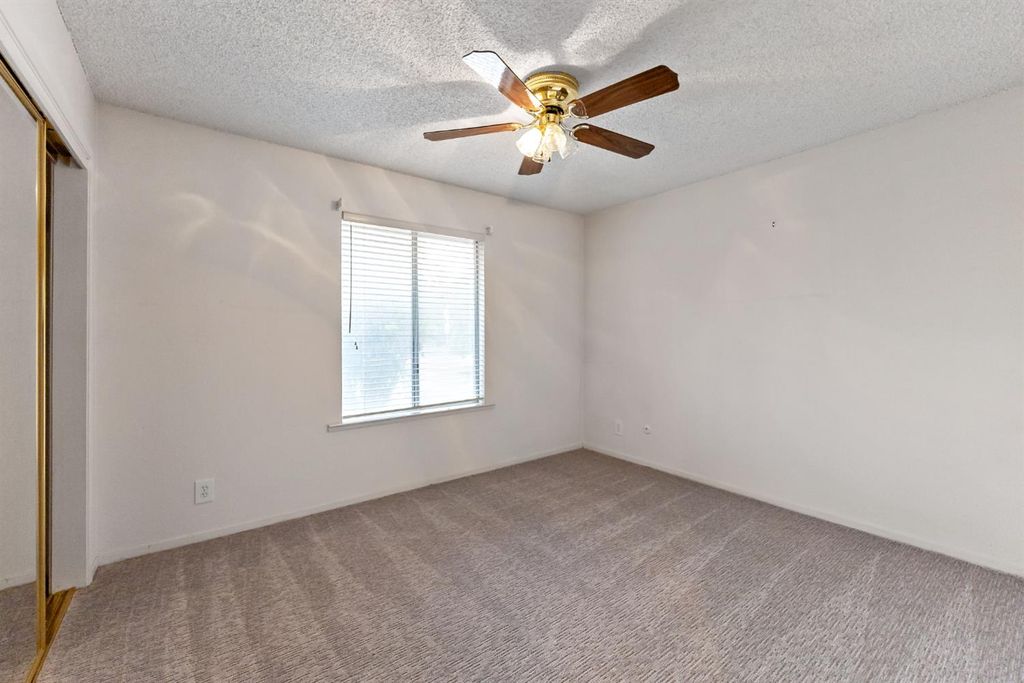 Image 15 of property listing at 12165 Caron Way, Madera, CA 93636